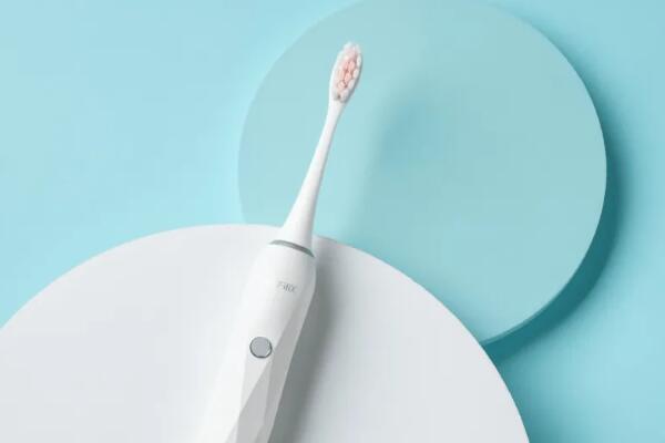 電動(dòng)牙刷的危害，這三類人群不適合用電動(dòng)牙刷