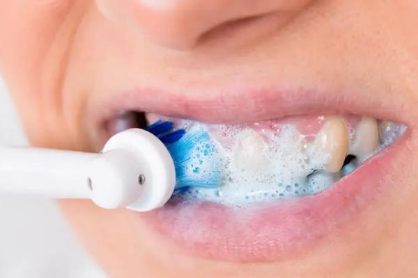 普通牙刷刷牙方法