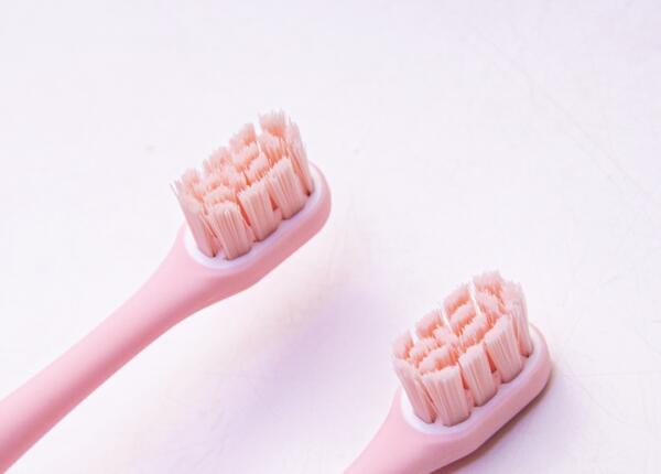 寶寶多大可以用電動(dòng)牙刷？寶寶不同年齡階段選擇牙刷方法