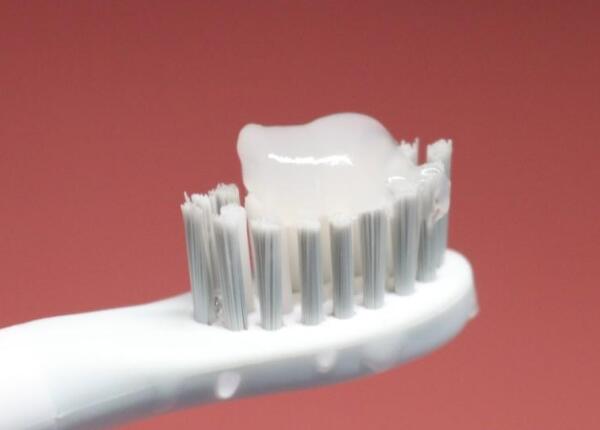 聲波款圓頭電動牙刷好用嗎？聲波牙刷圓頭扁頭清潔分析