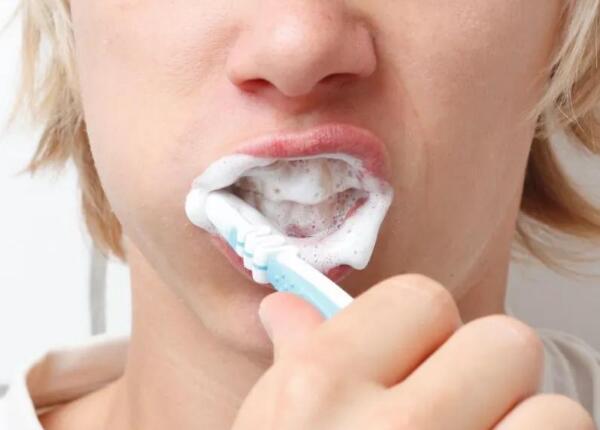 電動牙刷是智商稅還是真有用？對我們國人刷牙真的很有用