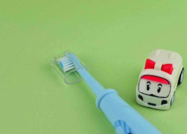 兒童用聲波還是電動(dòng)牙刷好？?jī)和浪⑻暨x有講究