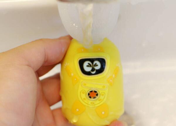 兒童用u型電動(dòng)牙刷安全嗎？牙醫(yī)居然這樣建議