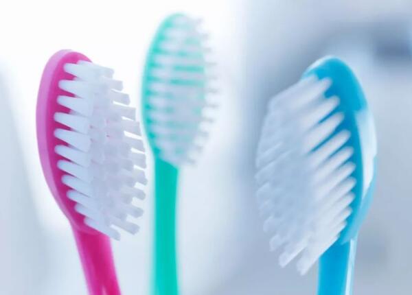 長(zhǎng)蛀牙用什么手動(dòng)牙刷比較好？有蛀牙人群必看！