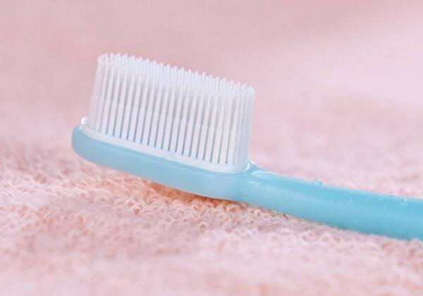 牙醫(yī)推薦牙刷是手動(dòng)還是電動(dòng)？手動(dòng)和電動(dòng)牙刷哪個(gè)更適合你？