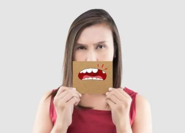 牙敏感用電動(dòng)還是手動(dòng)牙刷？牙齒敏感人群必看！