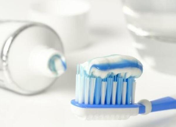 手動牙刷一般多久要換？牢記這些手動牙刷使用小常識