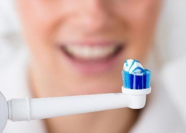 電動(dòng)牙刷刷牙正確操作方法，僅此一篇