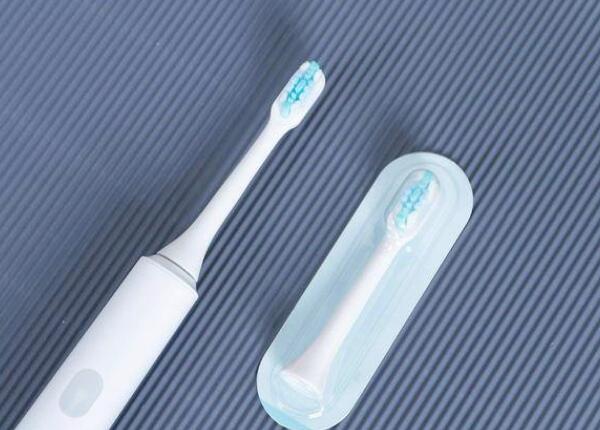 自動(dòng)牙刷好？還是手刷牙刷好？選擇哪個(gè)更好？