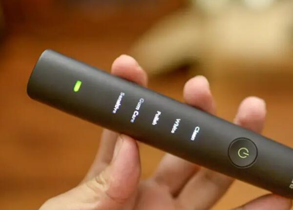 初次使用電動(dòng)牙刷怎么充電？初用電動(dòng)牙刷充電方法介紹