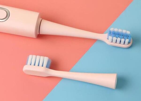 電動(dòng)牙刷能不能一直用同一清潔刷頭？